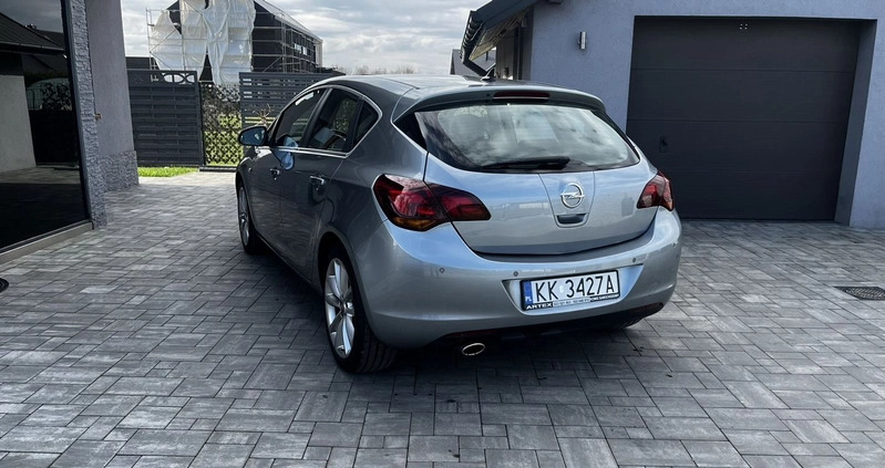 Opel Astra cena 23300 przebieg: 252432, rok produkcji 2010 z Olsztyn małe 79